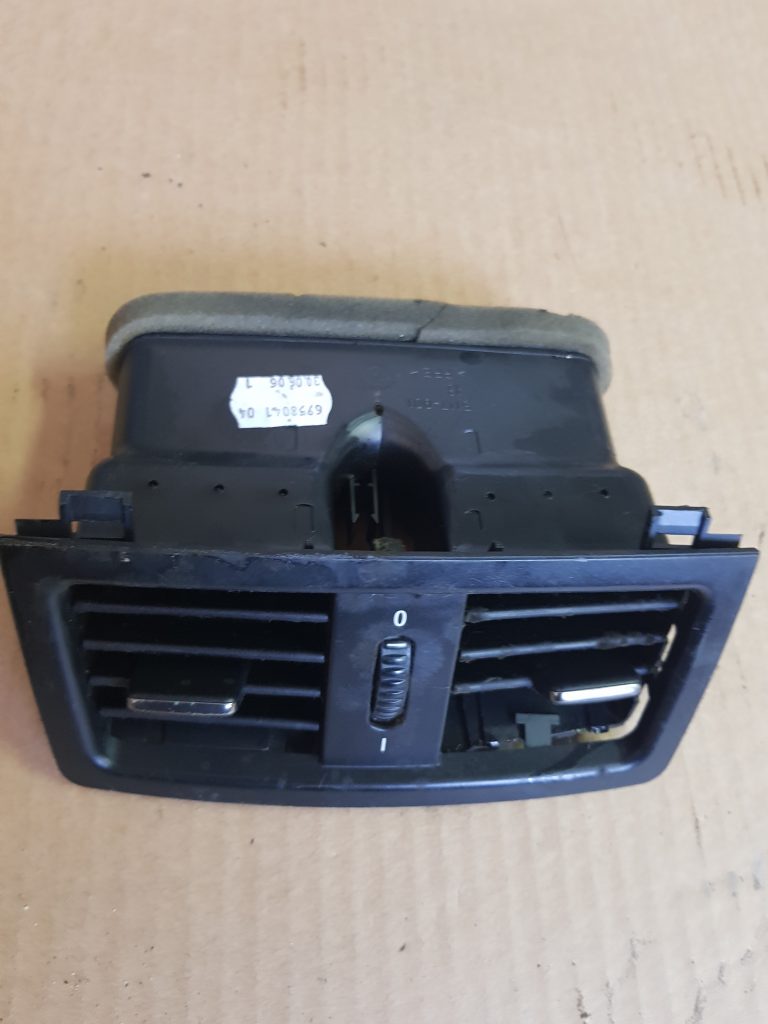 Centrālās konsoles gaisa vads priekš BMW 520D E60 2006 ENG.