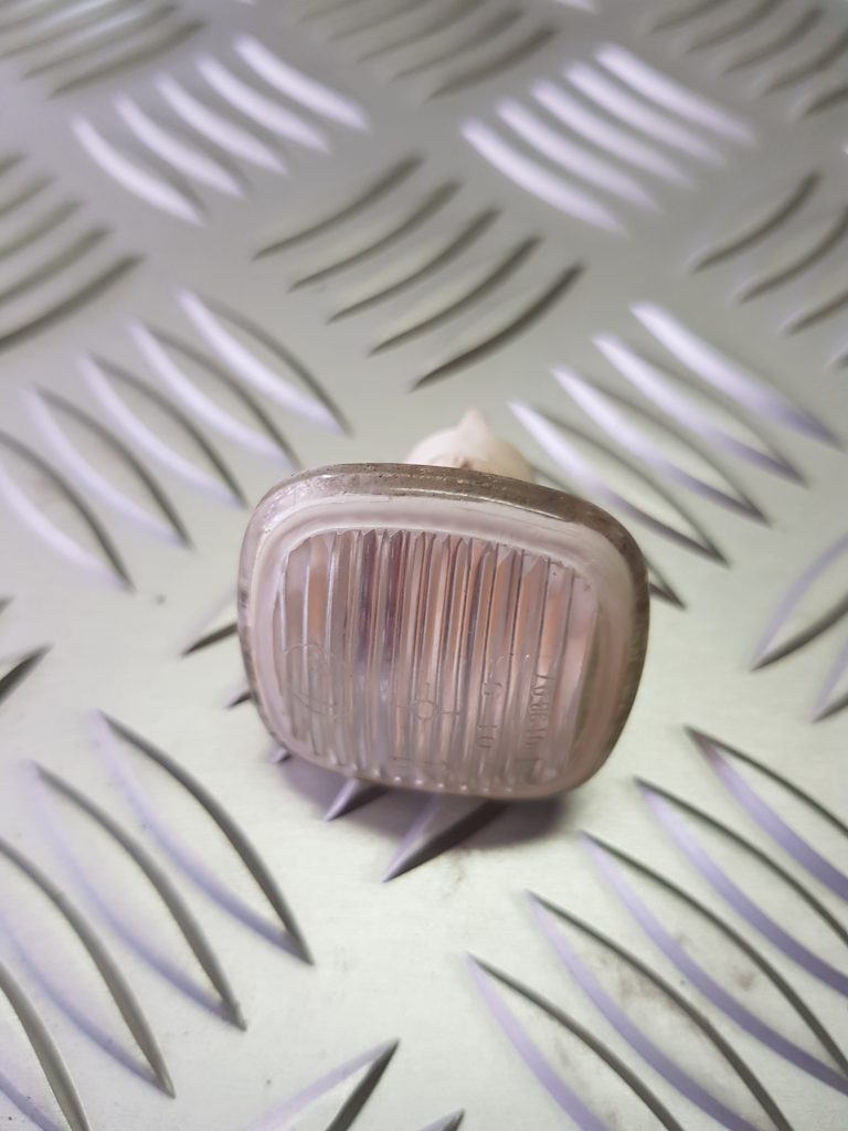 Pagrieziena signala lukturis priekš ŠKODA FABIA 2003 1 Pagrieziena signala lukturis priekš ŠKODA FABIA 2003