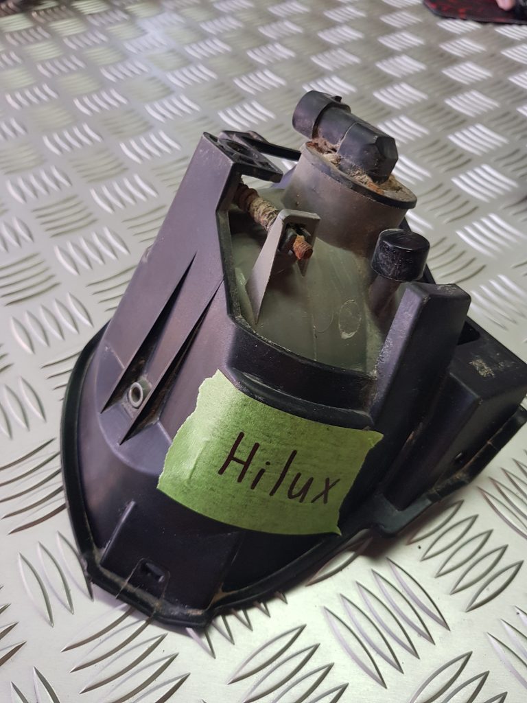 Miglas lukturis priekšā pa kreisi priekš TOYOTA HILUX 2009 2 Miglas lukturis priekšā pa kreisi priekš TOYOTA HILUX 2009
