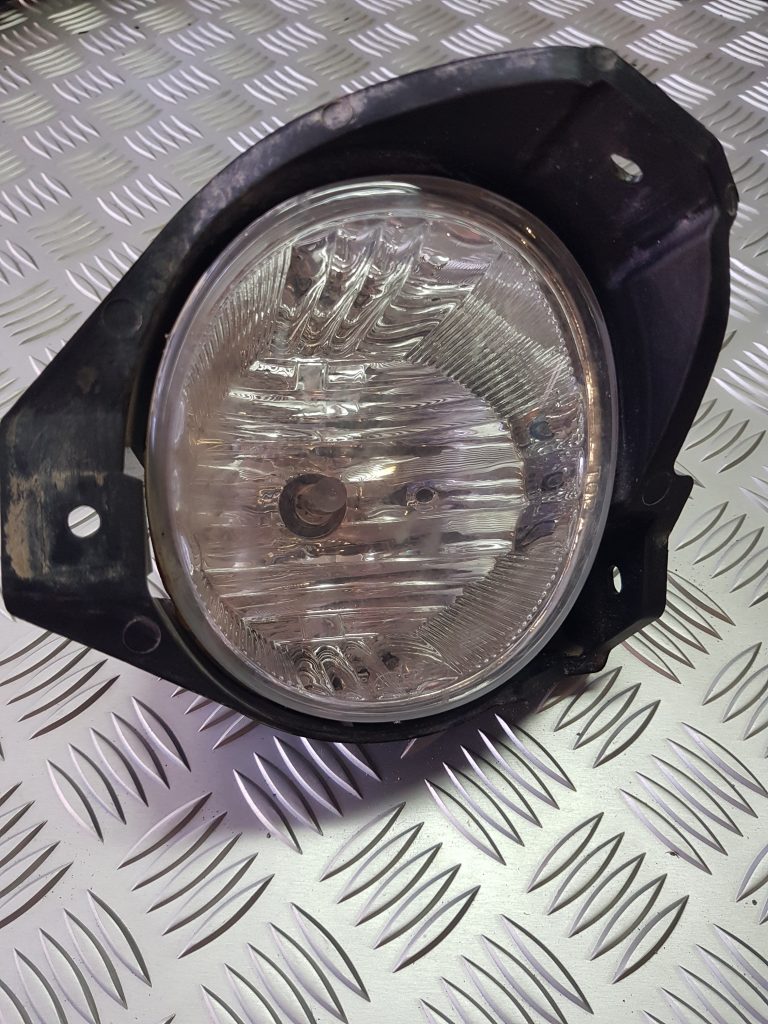 Miglas lukturis priekšā pa kreisi priekš TOYOTA HILUX 2009 1 Miglas lukturis priekšā pa kreisi priekš TOYOTA HILUX 2009