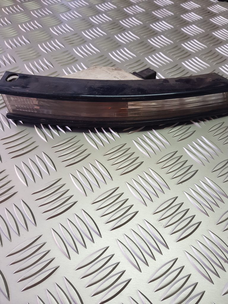 Pagrieziena signala lukturis priekš VW PASSAT B6 2006 ANGL. UNIVERSAL 1 Pagrieziena signala lukturis priekš VW PASSAT B6 2006 ANGL. UNIVERSAL