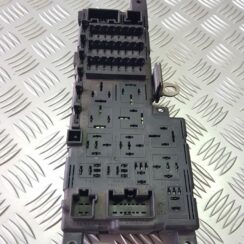 Drošinātāju relejas kaste priekš VOLVO V70 2002 SILVER