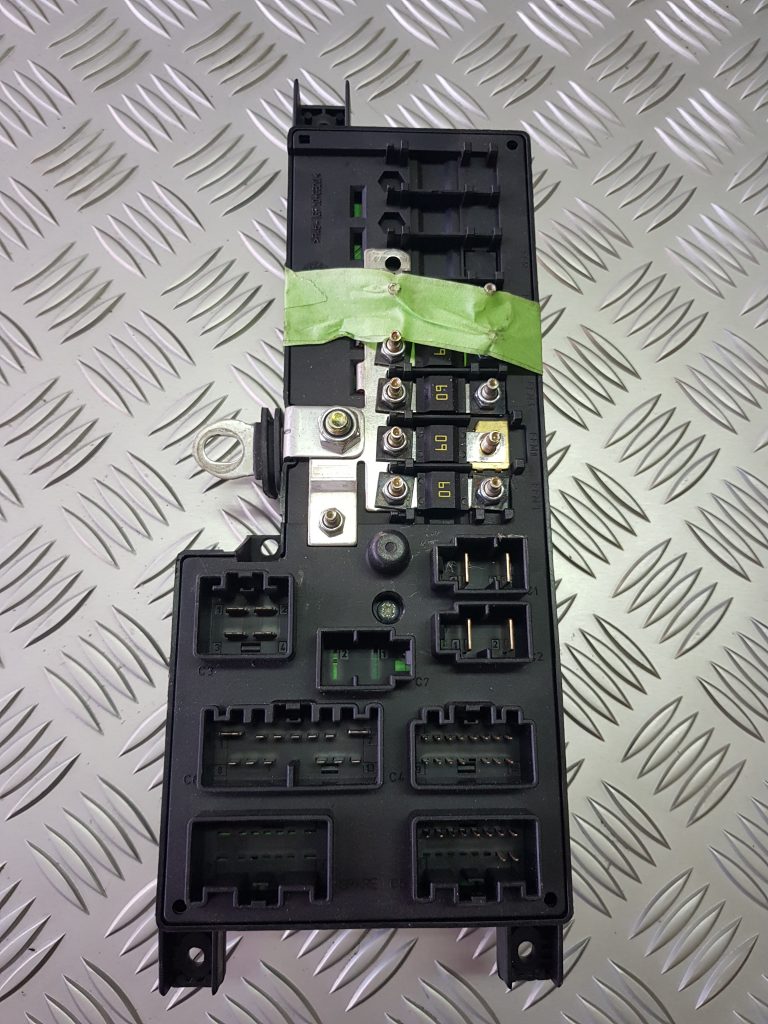 Drošinātāju relejas kaste priekš VOLVO XC70 2004