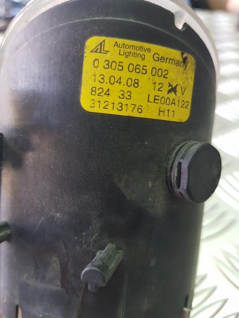 Miglas lukturis priekšā labajā pusē priekš VOLVO C30 2008 BLACK