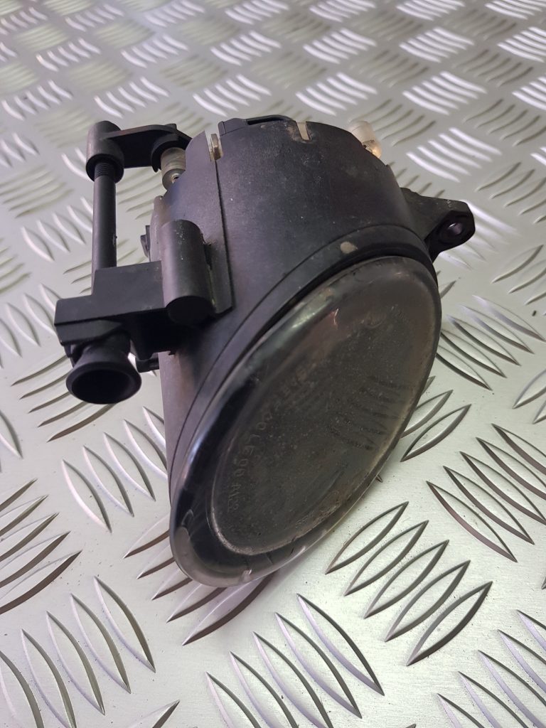 Miglas lukturis priekšā labajā pusē priekš VOLVO C30 2008 BLACK