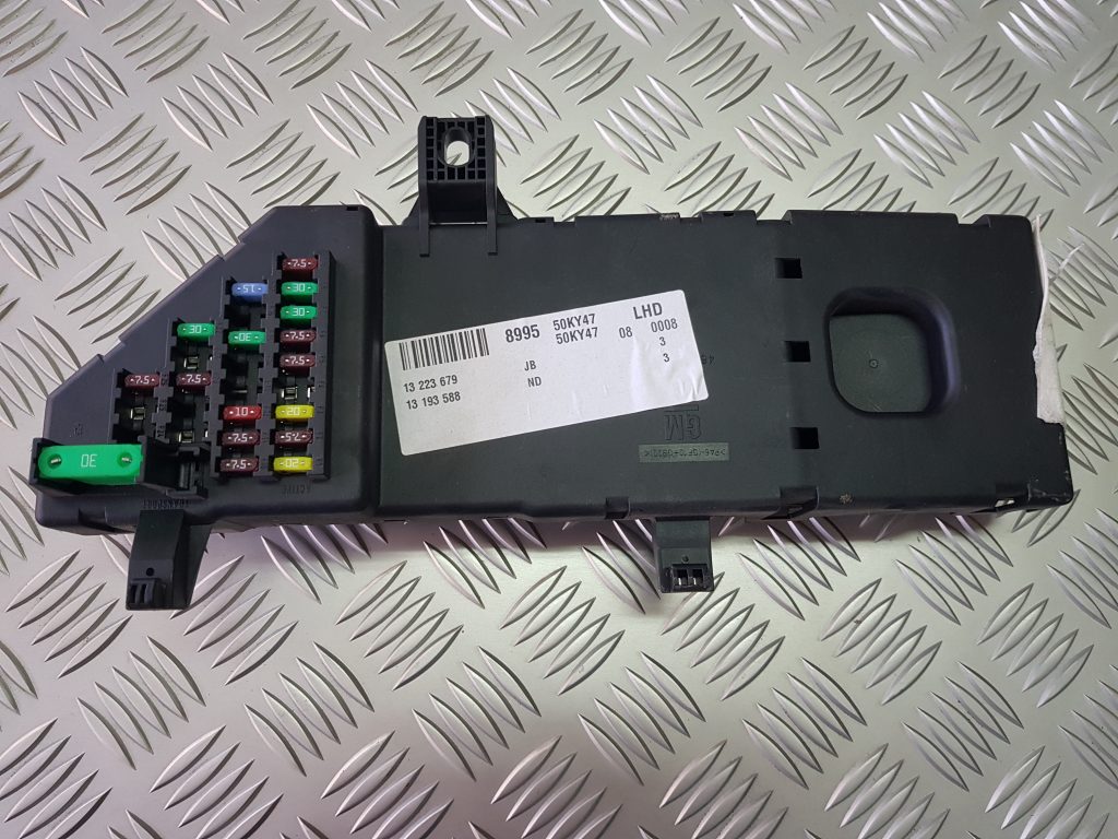 Drošinātāju relejas kaste priekš OPEL VECTRA C 2008