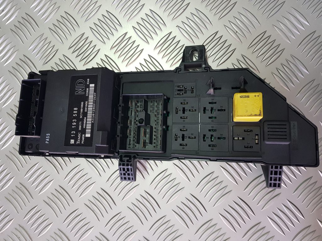 Drošinātāju relejas kaste priekš OPEL VECTRA C 2008