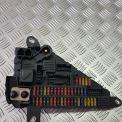 Drošinātāju relejas kaste priekš BMW 525D E61 2007 TOURING BLACK