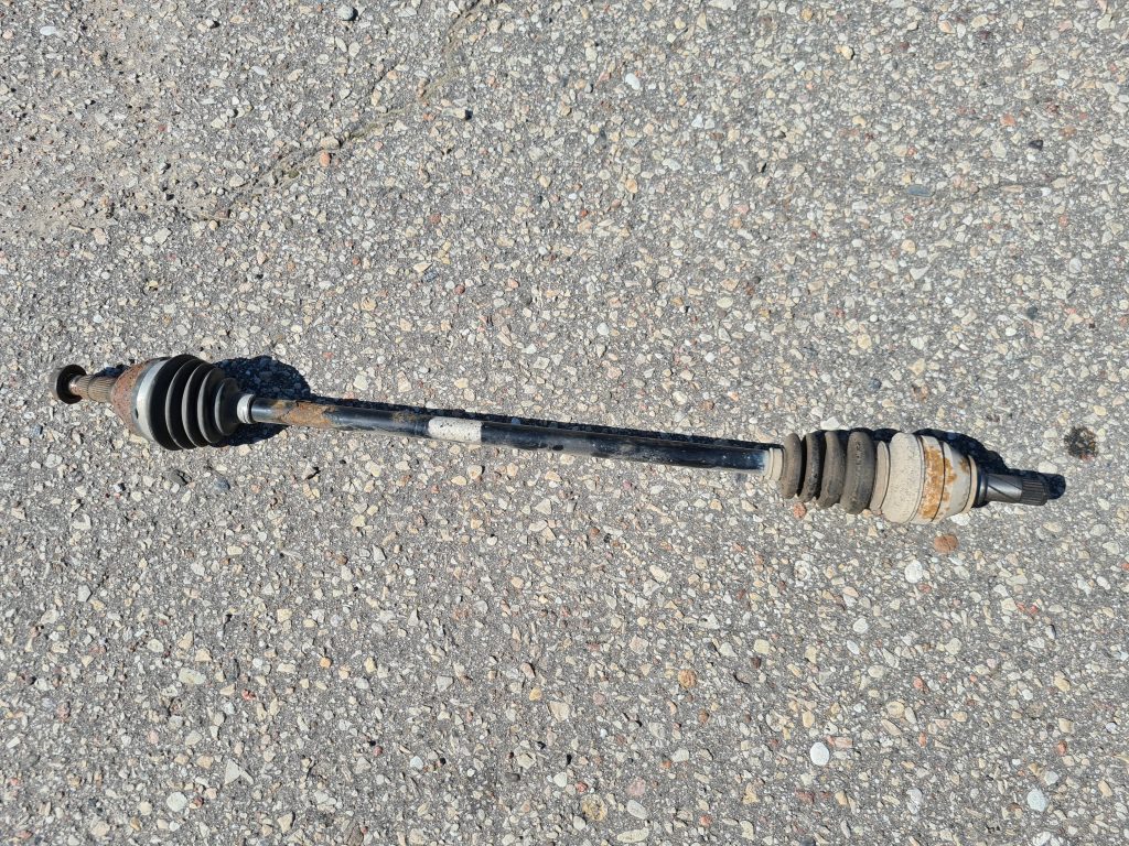 Pusass priekšēja labā priekš OPEL ASTRA H 2005 GREEN 1 Pusass priekšēja labā priekš OPEL ASTRA H 2005 GREEN