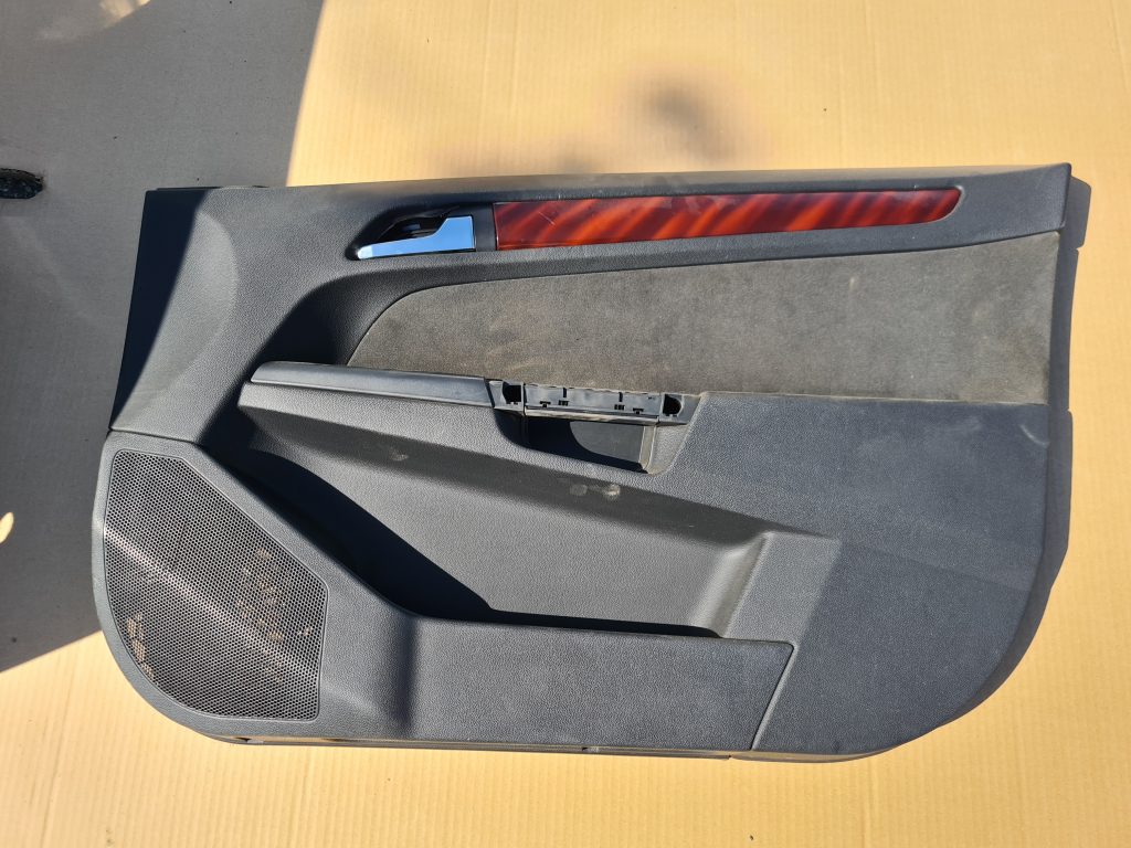 Priekšējo labo durvju apdare priekš OPEL ASTRA H 2005 GREEN