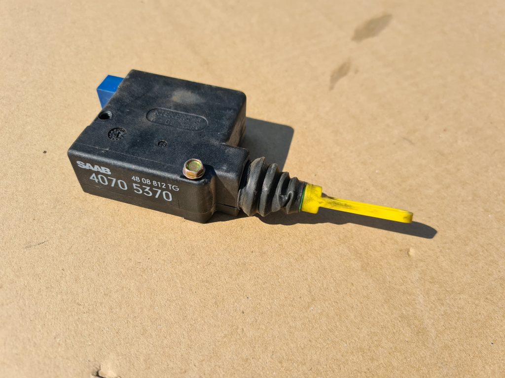 Centrālas atslēgas motors priekš SAAB 9-5 1999 1 Centrālas atslēgas motors priekš SAAB 9-5 1999