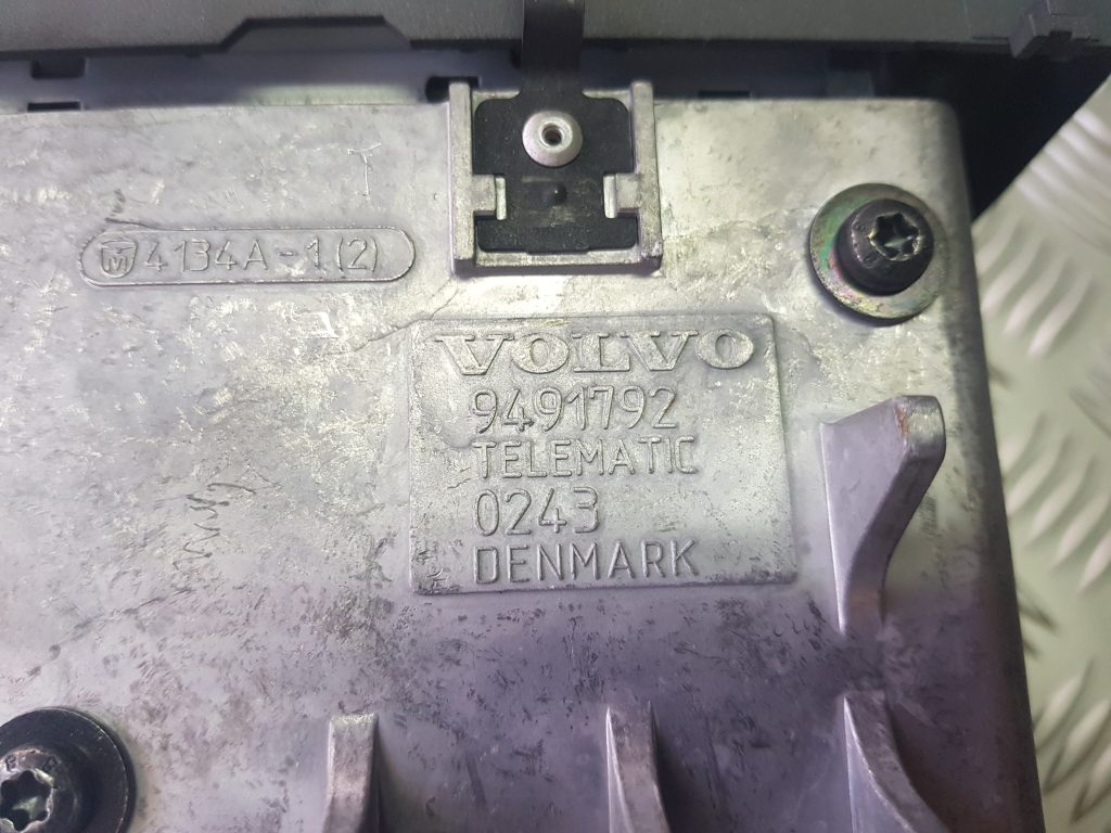 CD/DVD/Navigācijas bloks priekš VOLVO V70 2002 SILVER