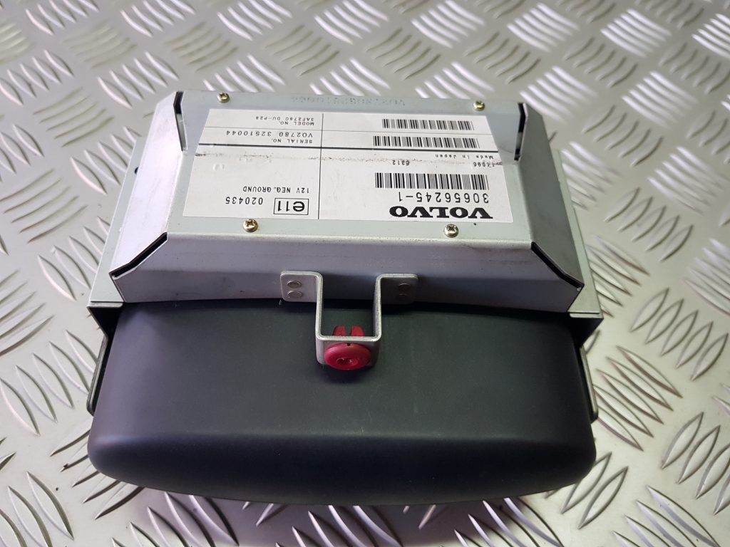 Displejs priekš VOLVO XC70 2004 1 Displejs priekš VOLVO XC70 2004