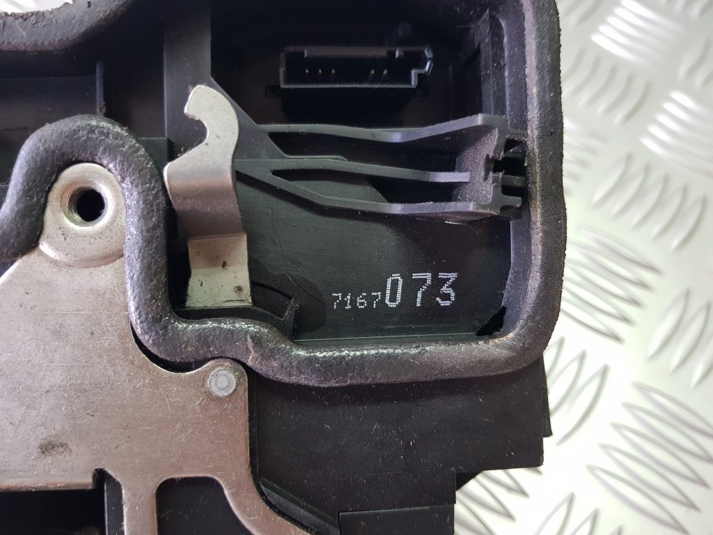 Priekšējo kreiso durvju slēdzene priekš BMW 520D E60 2006 ENG. 3 Priekšējo kreiso durvju slēdzene priekš BMW 520D E60 2006 ENG.