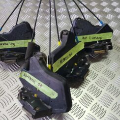 Priekšējo kreiso durvju slēdzene priekš TOYOTA AVENSIS 2004