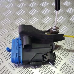 Aizmugurējo labo durvju slēdzene priekš AUDI A4 1996