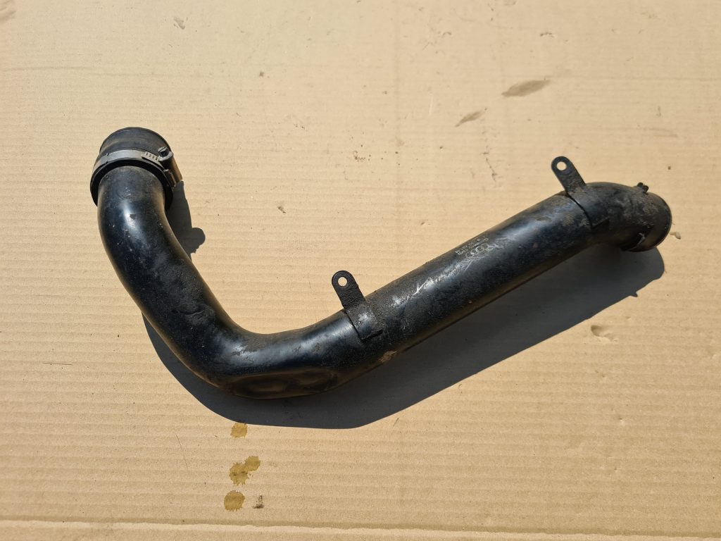 Interkulera caurule priekš AUDI A4 AVANT 2004 1 Interkulera caurule priekš AUDI A4 AVANT 2004