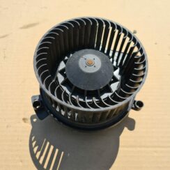 Salona ventilators priekš AUDI A4 AVANT 2004