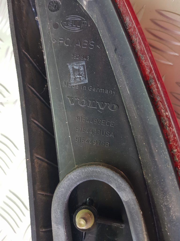 Aizmugurējais kreisais lukturis priekš VOLVO XC70 2004