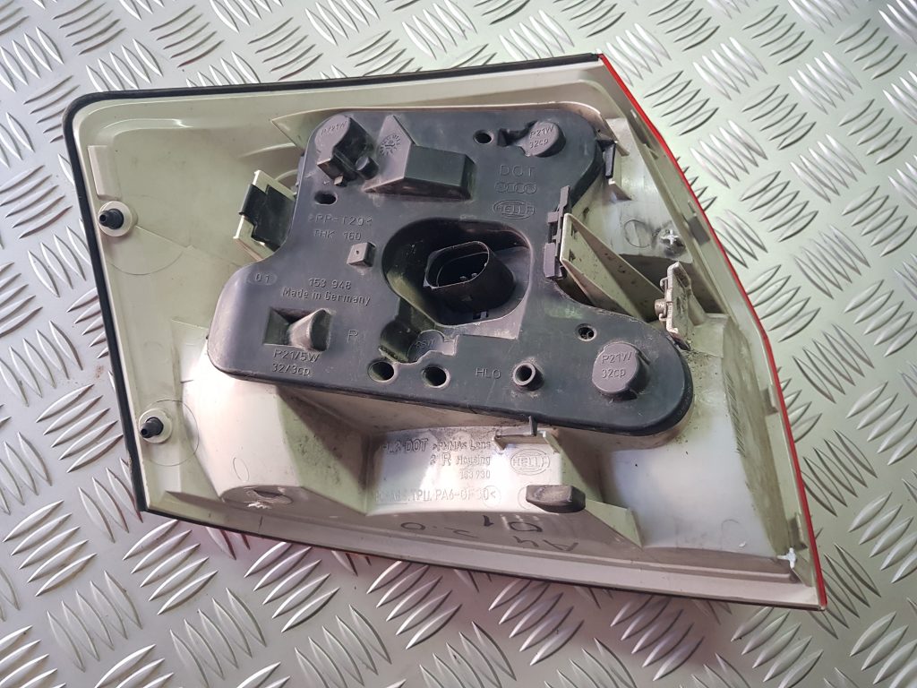 Aizmugurējais labais lukturis priekš AUDI A4 2001 2 Aizmugurējais labais lukturis priekš AUDI A4 2001