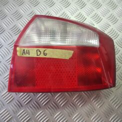 Aizmugurējais labais lukturis priekš AUDI A4 2003