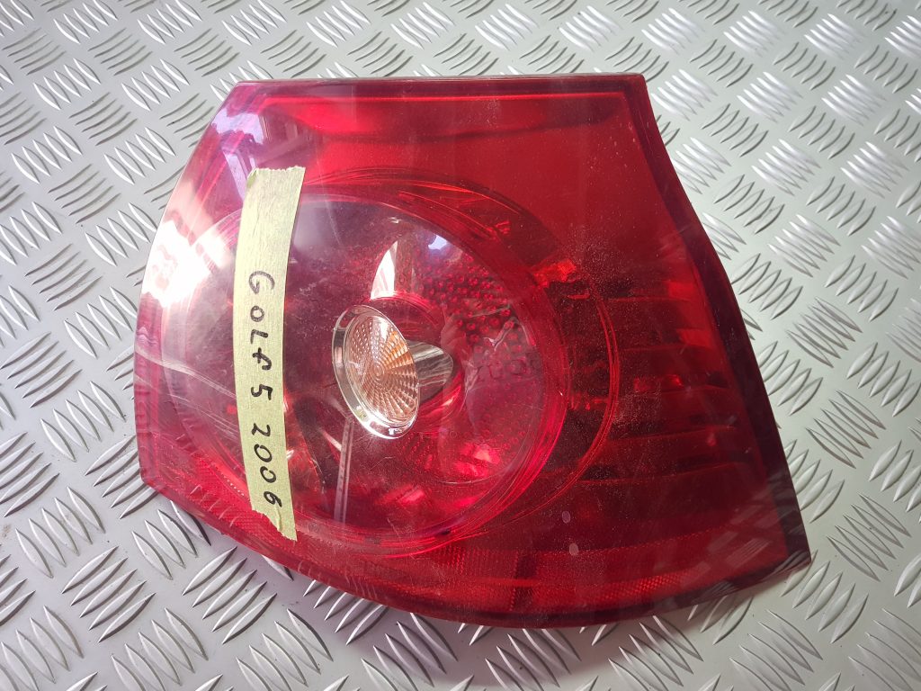 Aizmugurējais labais lukturis priekš VW GOLF 5 2006