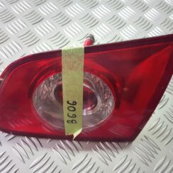 Bagāžnieka vāka kreisais lukturis priekš VW PASSAT B6 2006 ANGL. UNIVERSAL