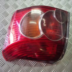 Aizmugurējais kreisais lukturis priekš TOYOTA AVENSIS 2008