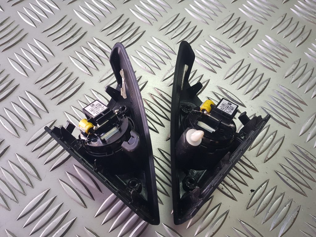 Durvju spoguļa apdares uzlika salonā (ar skaļruni) priekš OPEL INSIGNIA SPORTS TOURER 2010