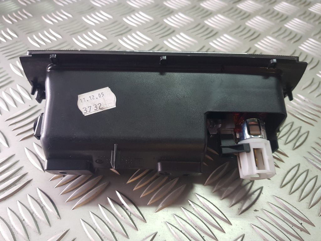 Pelnu trauks priekš VW PASSAT B6 2006 ANGL. UNIVERSAL 3 Pelnu trauks priekš VW PASSAT B6 2006 ANGL. UNIVERSAL