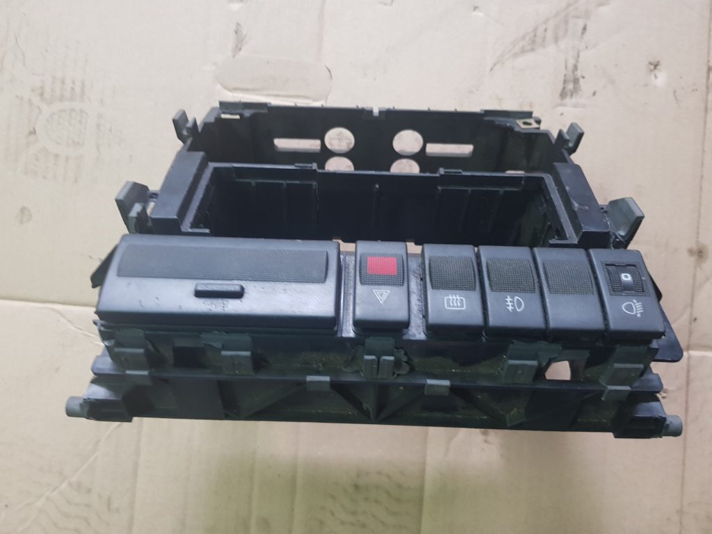 Mērinstrumentu paneļa pārslēgšanas pogas priekš AUDI A4 1996 1 Mērinstrumentu paneļa pārslēgšanas pogas priekš AUDI A4 1996