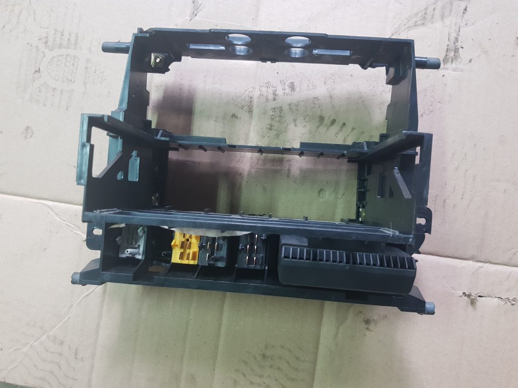 Mērinstrumentu paneļa pārslēgšanas pogas priekš AUDI A4 1996 2 Mērinstrumentu paneļa pārslēgšanas pogas priekš AUDI A4 1996