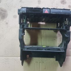 Automašīnas radio kronšteins priekš AUDI A4 AVANT 2004