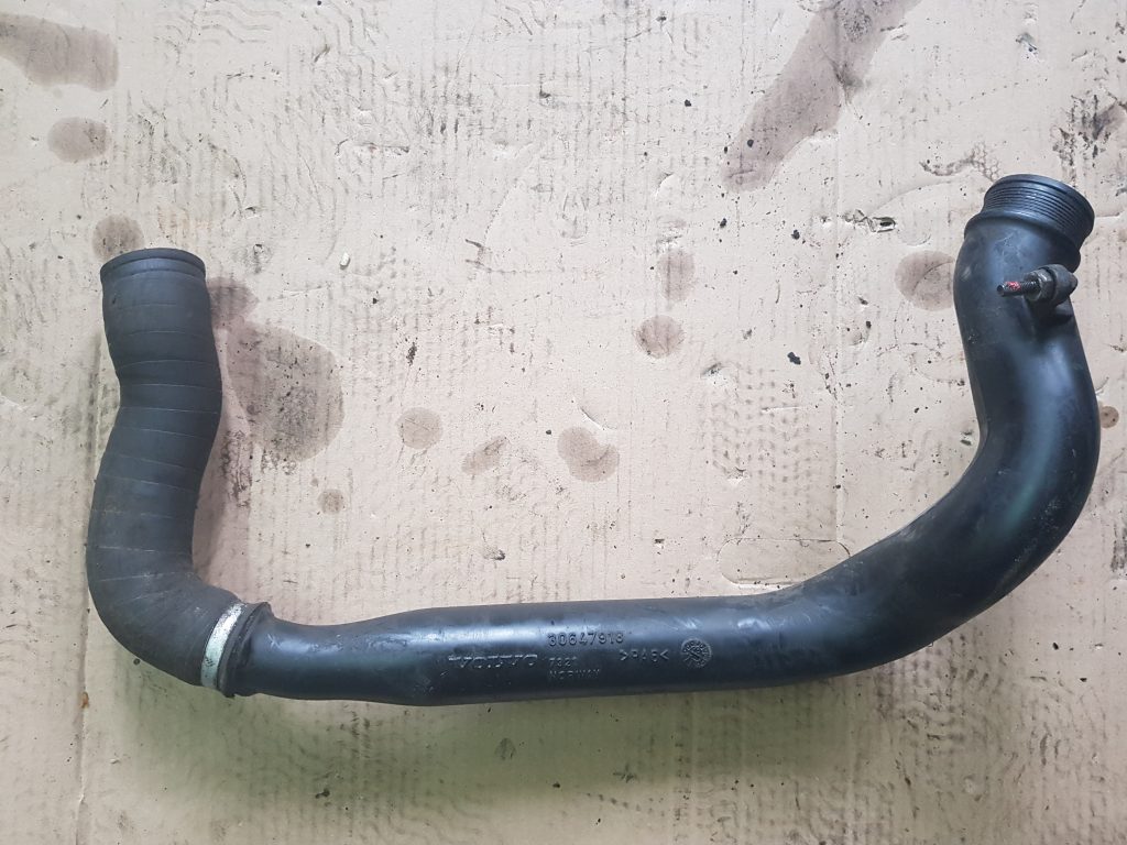 Interkulera caurule priekš VOLVO XC90 2004 1 Interkulera caurule priekš VOLVO XC90 2004