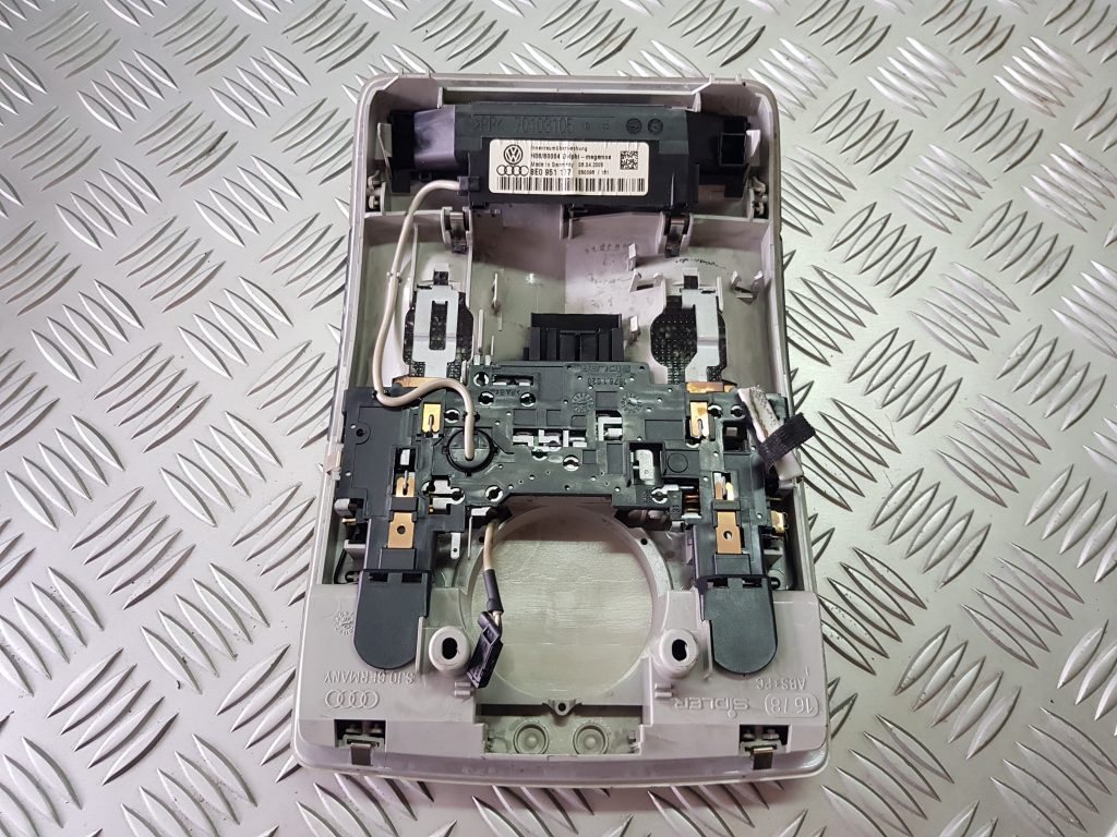 Salona apgaismojuma panelis priekš AUDI A4 2005