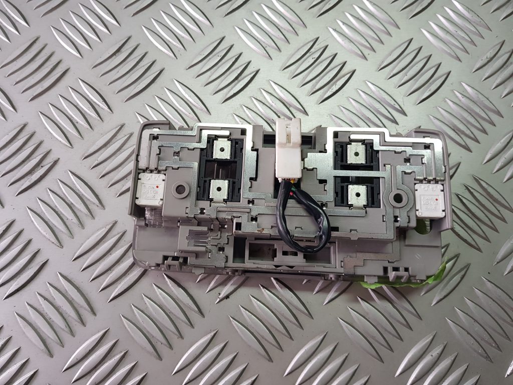 Priekšējo sēdvietu apgaismojums priekš NISSAN X-TRAIL 2007