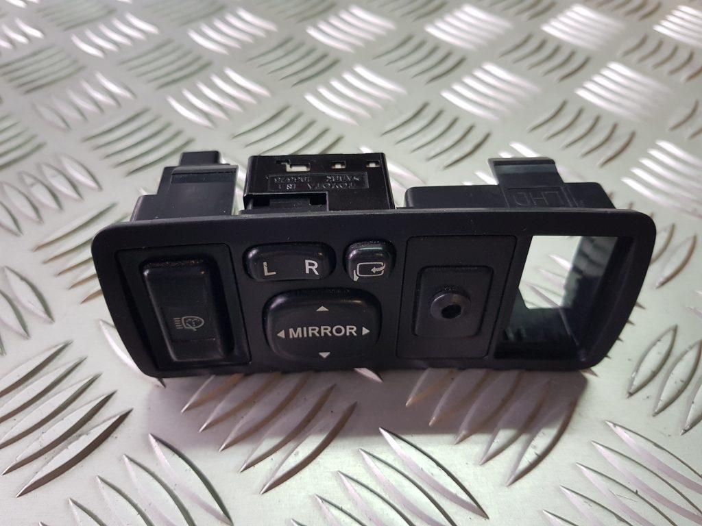 Mērinstrumentu paneļa pārslēgšanas pogas priekš TOYOTA AVENSIS 2004