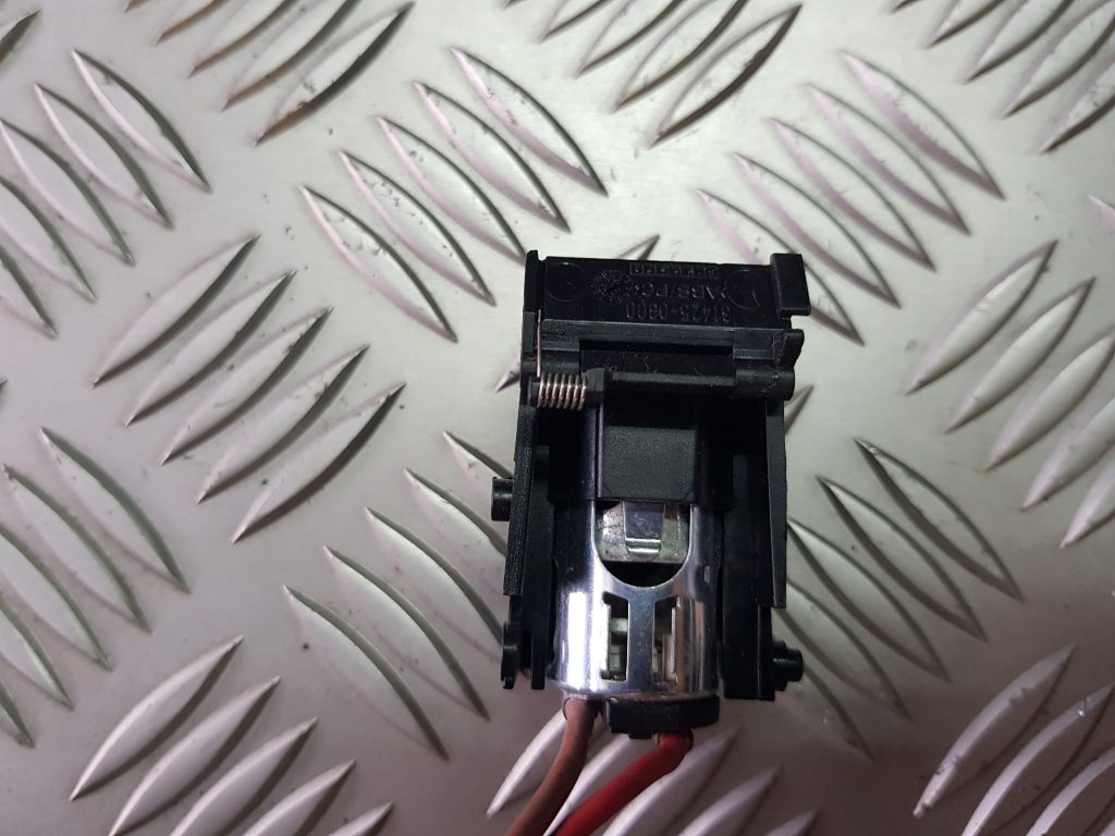 Cigarešu aizdedzināmais priekš BMW 520D E60 2006 ENG.