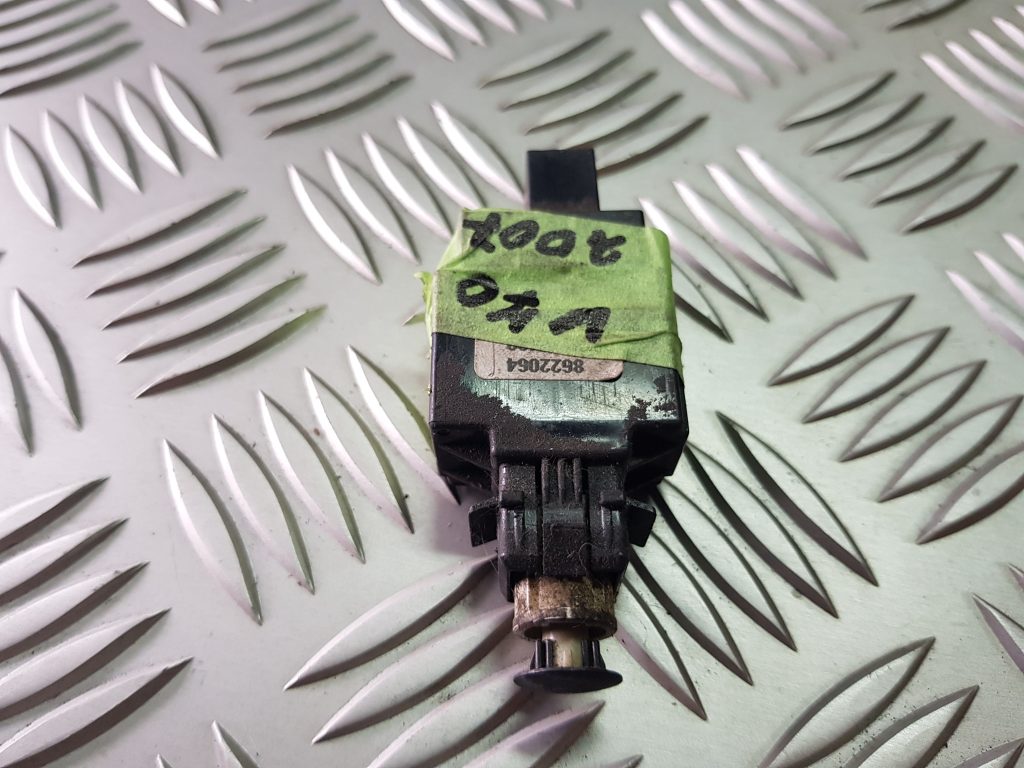 Bremžu signāla slēdzis priekš VOLVO V70 2002 SILVER