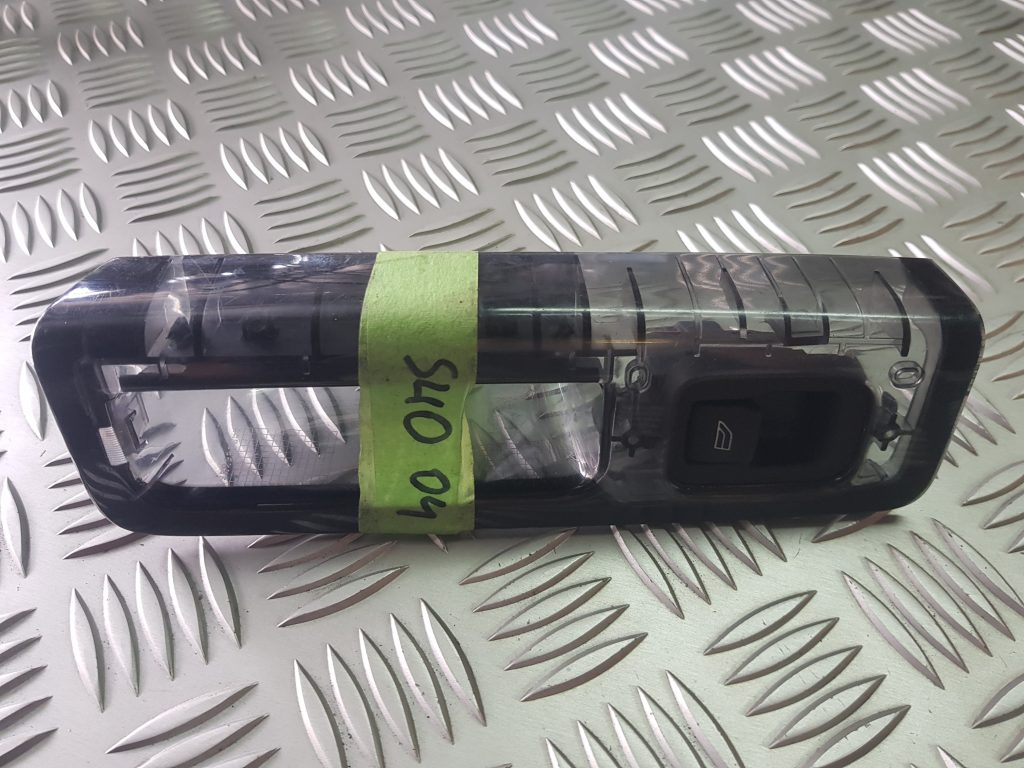 Stikla pacelšanas poga priekš VOLVO S40 2004 Grey 2 Stikla pacelšanas poga priekš VOLVO S40 2004 Grey