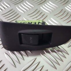 Stikla pacelšanas poga priekš TOYOTA AVENSIS 2008