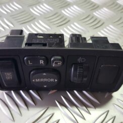 Mērinstrumentu paneļa pārslēgšanas pogas priekš TOYOTA AVENSIS 2008