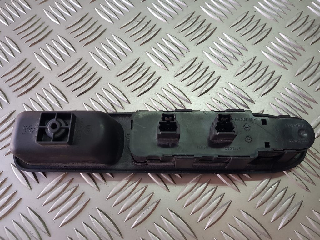 Šofera durvju slēdža pogas priekš PEUGEOT 407 2004