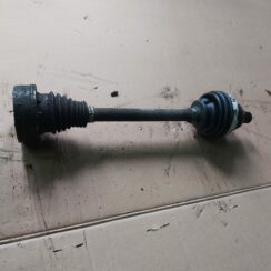 Pusass priekšējā kreisā priekš VW GOLF 5 2006