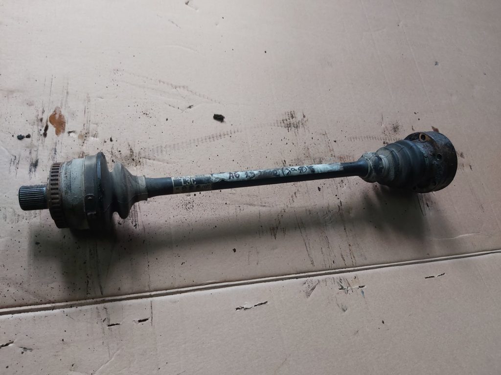 Pusass aizmugurē priekš AUDI A6 AVANT 2003