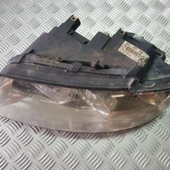 Priekšējais kreisais lukturis priekš AUDI A4 AVANT 2004