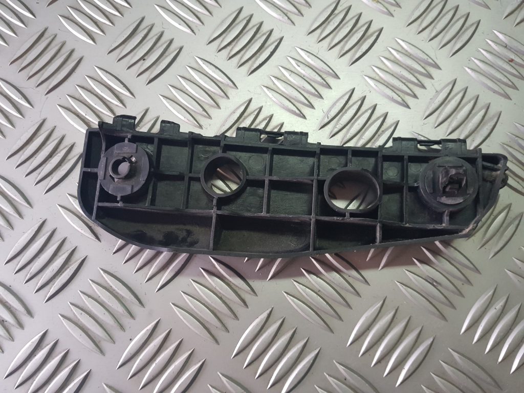 Priekšējā spārna un bufera stiprinājums priekš TOYOTA VERSO 2012