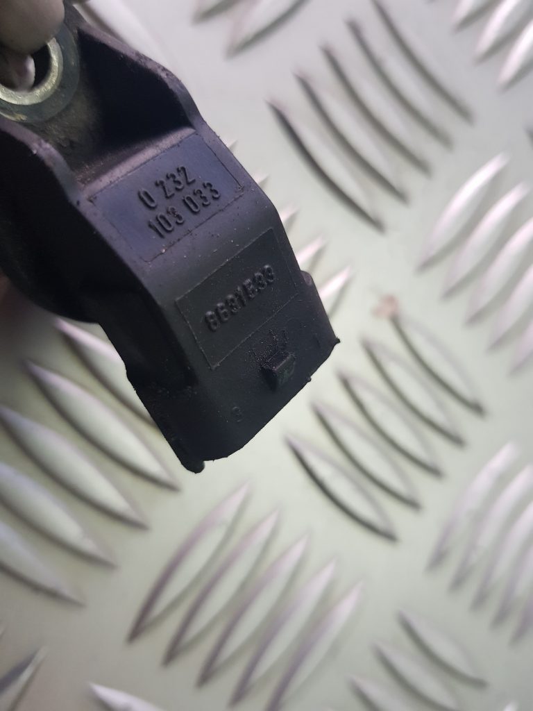 Sadales vārpstas devējs priekš MERCEDES BENZ E250 W212 2014