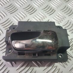 Salona durvju rokturis, priekšējais labais priekš VOLVO V70 2002 SILVER