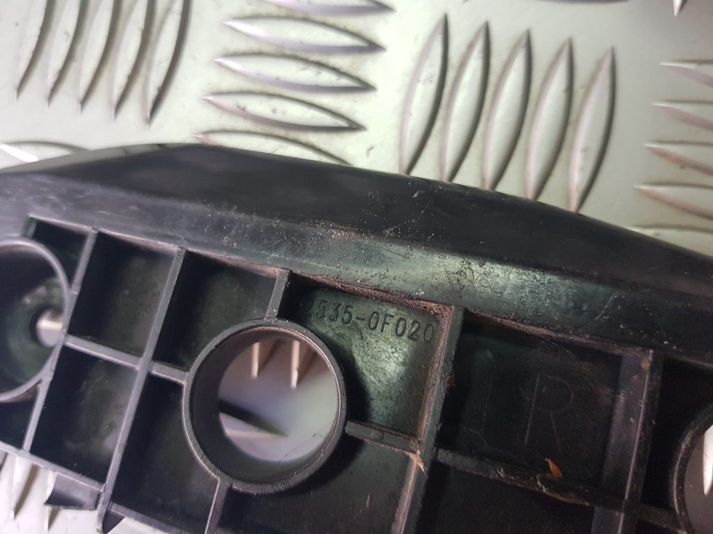 Priekšējā spārna un bufera stiprinājums priekš TOYOTA VERSO 2012